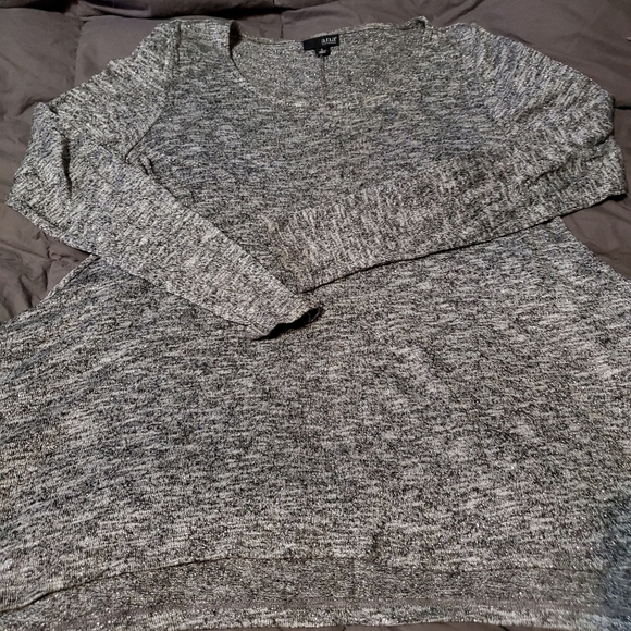 A.N.A long sleeve very flowy bottom blouse - Picture 3 of 7